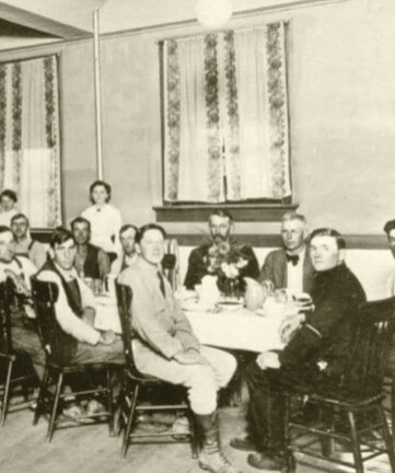 Dine, Historic Balch Hotel